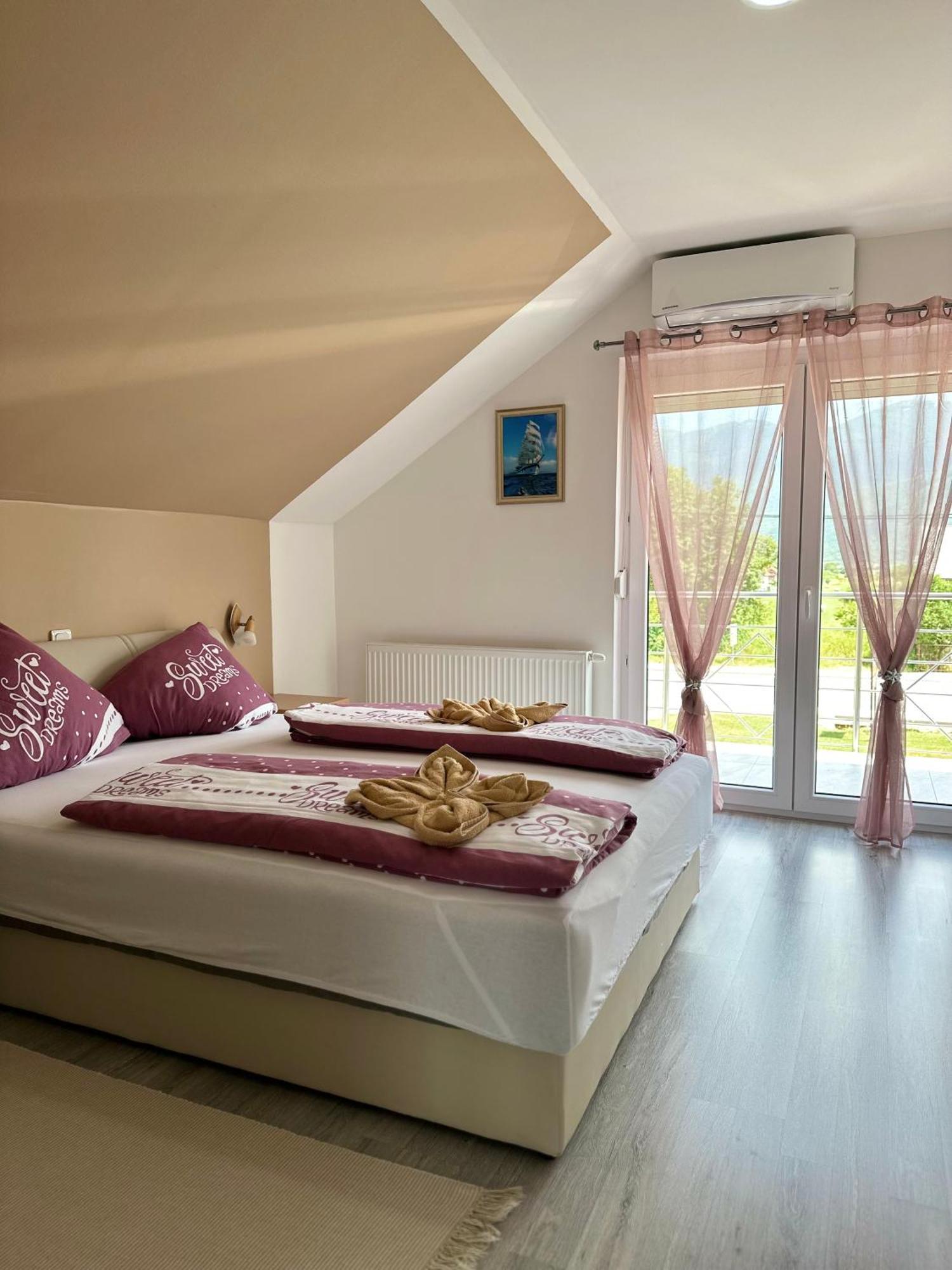 Sweet Dreams Home Korenica Exterior photo